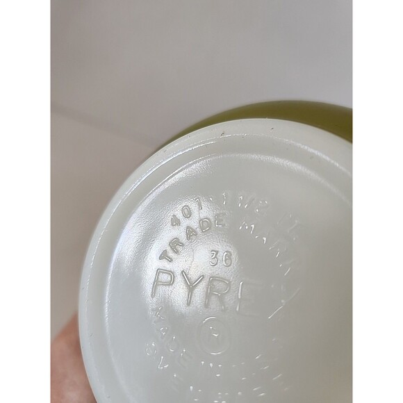 Vintage Pyrex Avocado Green, #401, 1 1/2 Pt. Mixing Bowl, MADE IN USA - Picture 6 of 7